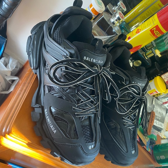 Balenciaga - Picture 2 of 8